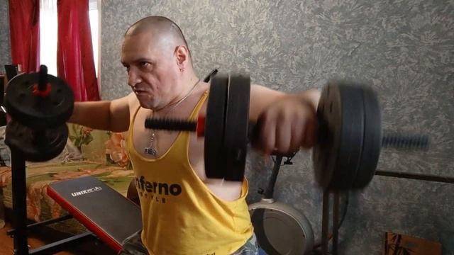 Не большая тренировка на плечи/Подъём штанги на бицепс/Гантели на бицепс и плечи смотреть онлайн