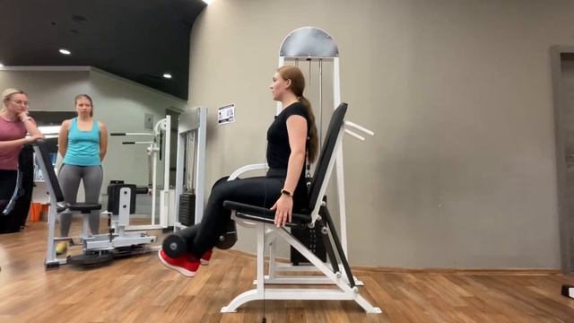 Разгибание ног в тренажёре смотреть онлайн
