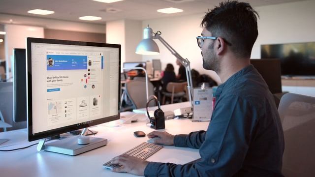 Designing at Scale: How Microsoft Leverages the Power of Adobe XD | Adobe Creative Cloud смотреть онлайн
