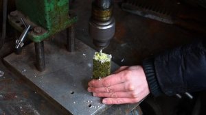 Из ёлочных иголок сделал рукоятку ножа / making a knife handle from Christmas tree needles