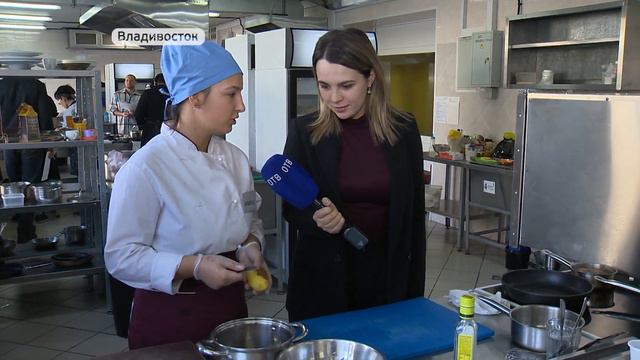 Выпускники показали себя с лучшей стороны ради работы в ресторане смотреть онлайн