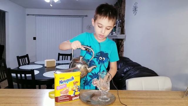 Вадимка какао Nesquik с молоком детские игры смотреть онлайн