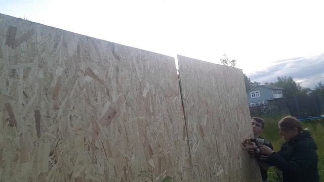 VLOG.Строим вольер для собаки своими руками.Обшили стены,поставили стойки,обработали дерево смотреть онлайн