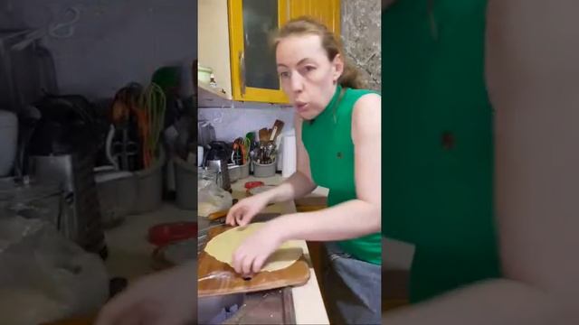 Домашняя Яичная Лапша с Соусом смотреть онлайн