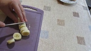 КОКТЕЙЛЬ ИЗ КЕФИРА, БАНАНОВ И ЕЩЁ КОЕ С ЧЕМ // ПОЛЕЗНЫЙ И НЕДОРОГОЙ ЗАВТРАК
