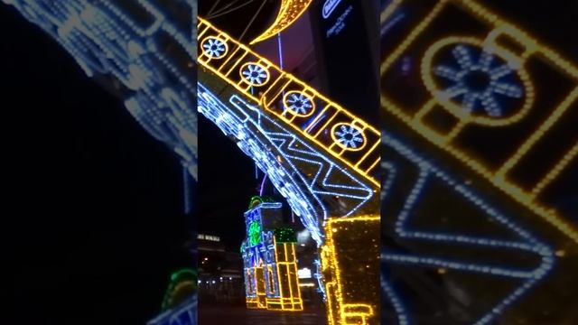 Москва Новогодняя 2021. Шедевр у ТЦ Европейский #Shorts смотреть онлайн