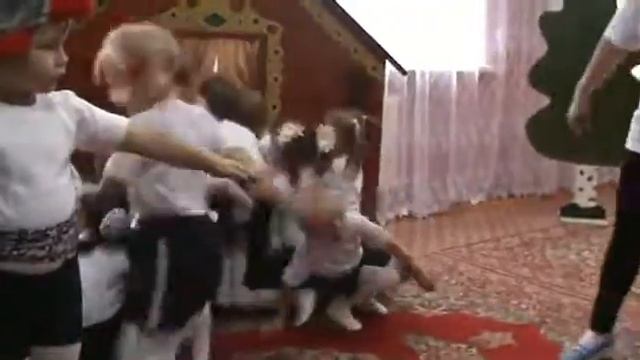 Физкультурный досуг с детьми средней группы: "В гости к Пете - петушку" смотреть онлайн