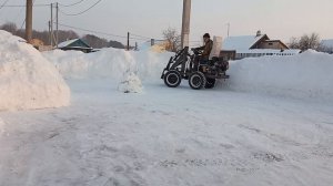 Работа гидравлики на мини погрузчике.