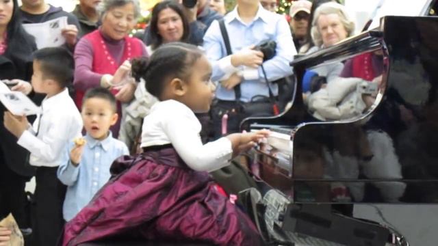 2 YEAR OLD PIANO PRODIGY THE YOUNGEST PERFORMER IN THE WORLD 12/11/2010 смотреть онлайн