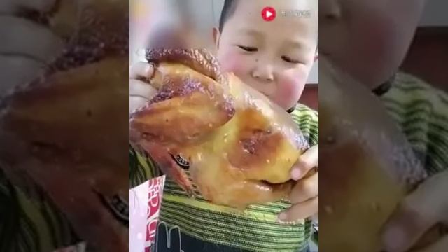 Мальчик ест то что другие выкидывают смотреть онлайн