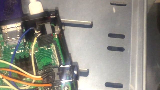 Raspberri pi 3 b+ Кнопка сброса и кнопка включения питания смотреть онлайн