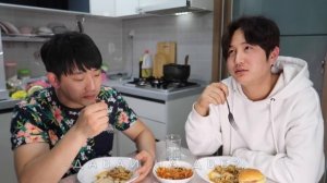 КОРЕЕЦ ВПЕРВЫЕ ПРОБУЕТ МАКАРОНЫ ПО-ФЛОТСКИ! ПРИГОТОВИЛ И УГОСТИЛ ДРУГА КОРЕЙЦА! НИКОЛАЙ ПО-КОРЕЙСКИ