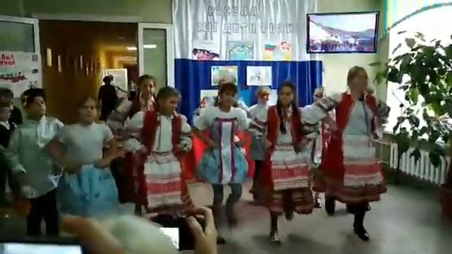 5 б , русский народный танец , я стою первая без фартука смотреть онлайн