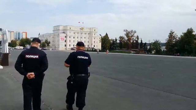 Одиночный пикет. Пытались забрать в полицию. смотреть онлайн