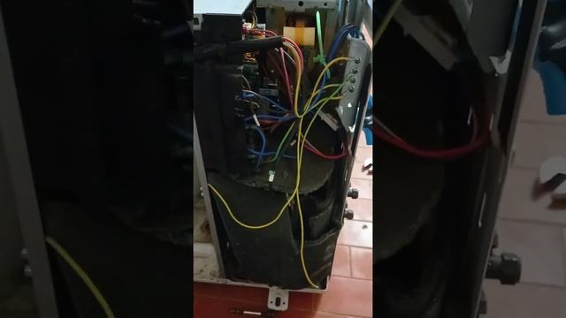 split Electrolux inverter o compressor tenta partir. смотреть онлайн