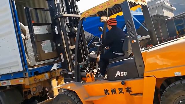 QT4 18 automatic hydraulic block machine loading to Blantyre, Malawi with 1000pcs fiber pallet смотреть онлайн