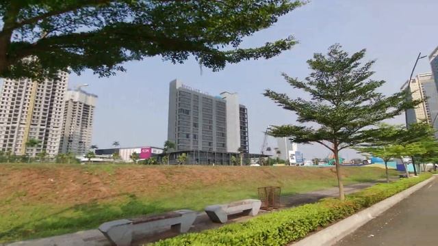 Motovlog dari Botanical Park BSD City ke Floating Castle Froggy Edutography смотреть онлайн