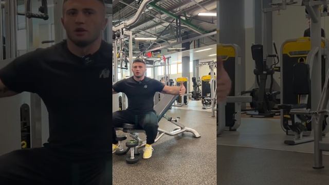 Разводки с гантелями на наклонной скамье смотреть онлайн