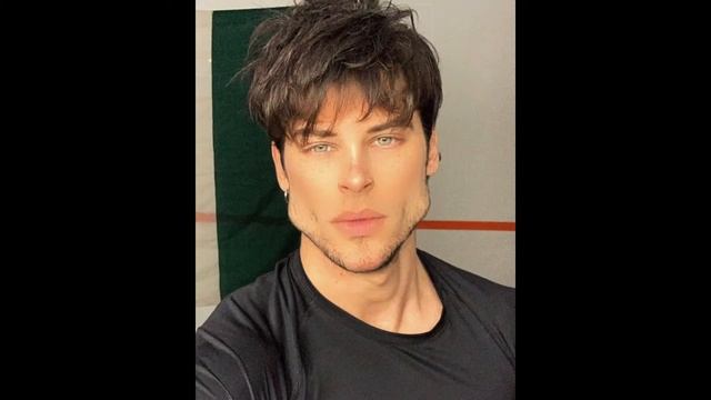 Лука Маркези, который называет себя "Генеральным директором челюсти" смотреть онлайн