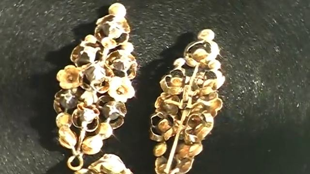 старинные золотые серьги с бриллиантами ХIХвек.avi смотреть онлайн