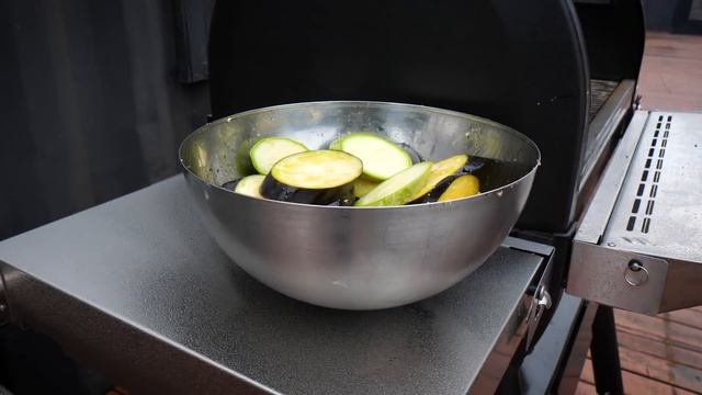 СВИНИНА в пряно-остром маринаде с овощами на гриле смотреть онлайн