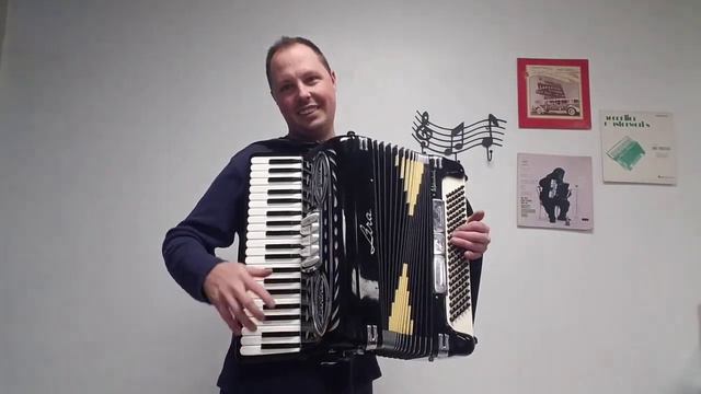 SOLD! - Lira Centro Matic Model 27 Accordion (ladies size) - Carnegie Accordion Company смотреть онлайн
