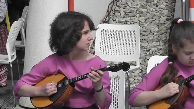 Большой фестиваль ШИ в парке «Зарядье». Выступает Ансамбль домристов «Карамель» смотреть онлайн