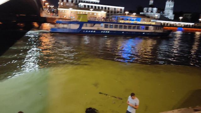 отжимания в центре Москвы.mp4