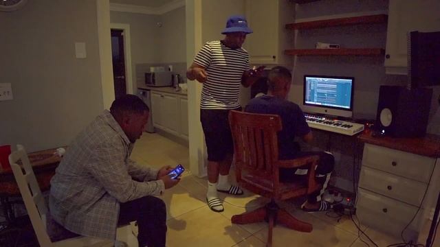 Kweyama Brothers x Mpura - Impilo YaseSandton ( Feat. Abidoza & Thabiso Lavish) смотреть онлайн