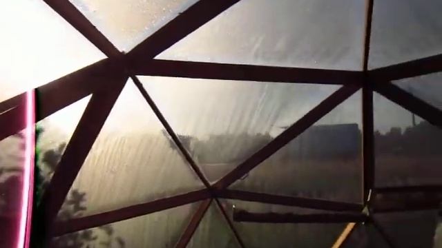 Мини-обзор купольной теплицы. Первый опыт куполостроения смотреть онлайн