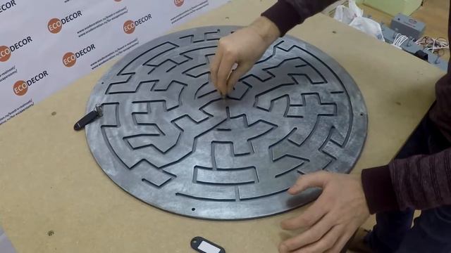 Hatch maze/Лабиринт-люк смотреть онлайн