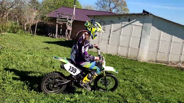 АНЯ НА ЭНДУРО | ДЕНЬ ПЕРВЫЙ |РЕЗУЛЬТАТ ОТЛИЧНЫЙ смотреть онлайн