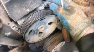 Как снять насос гура на автомобиле Mercedes-Benz W210