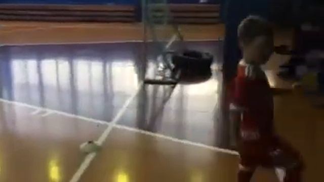 Дриблинг с мячом от ФК Сибиряк Детский футбол 2018 смотреть онлайн