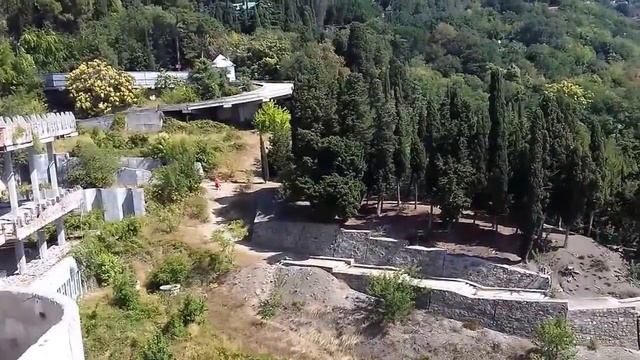 ??КРЫМ ОБНИЩАЛ.НЕДОСТРОЕННЫЕ ОТЕЛИ.Лазурное Алушта. смотреть онлайн