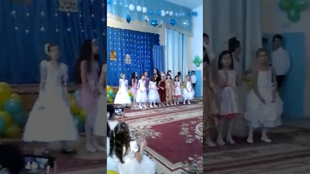 Поют на 8 марта смотреть онлайн