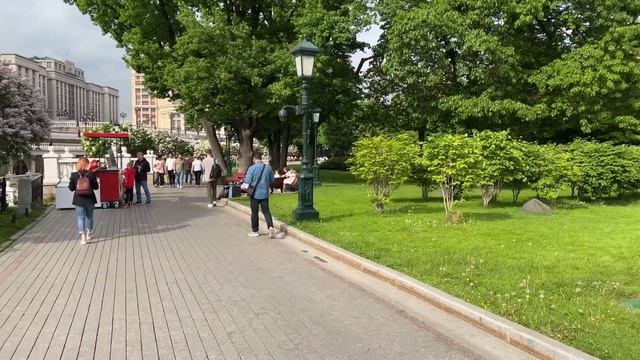 ⁴ᴷ THIS IS RUSSIA NOW ?? The atmosphere in the center of Moscow on a typical weekday | Walking tour смотреть онлайн