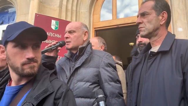 Бжания попросил митингующих проявить терпение и уважение к Верховному суду и дождаться решения суда смотреть онлайн