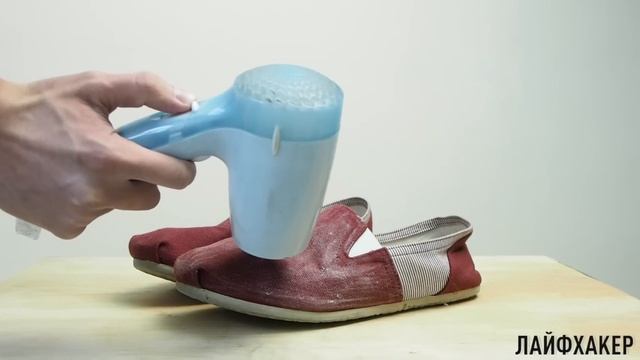 Как защитить обувь от промокания при помощи восковой свечи | Лайфхакер смотреть онлайн