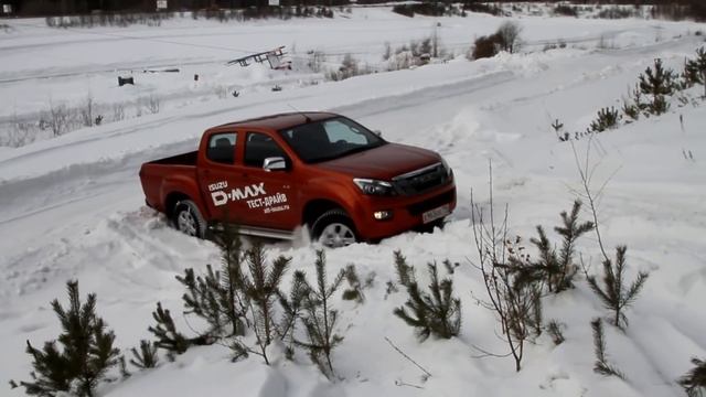 Isuzu D-Max на лёгком бездорожье