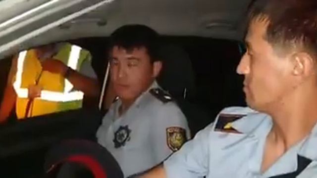 Гаишник сам не знает что творит! смотреть онлайн