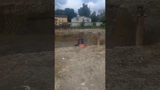 7.08.2023 – ЖК Royal Place, підведення електрики, чистка котловану, стан будівельного майданчика смотреть онлайн