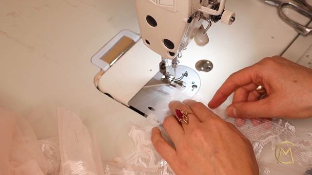 How to make a detachable train for a wedding dress/ Sewing lace long train/ how to sew a train смотреть онлайн