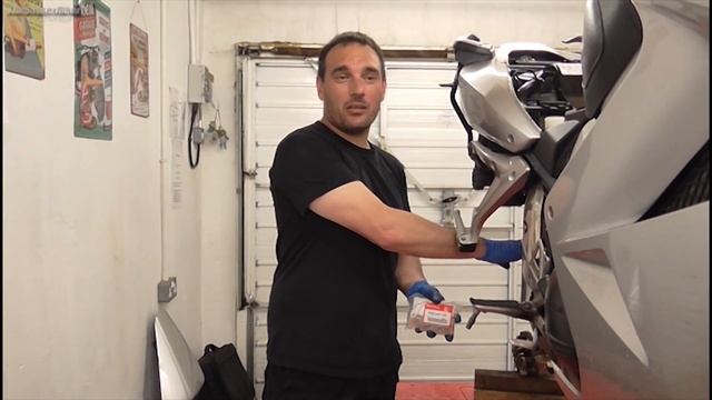2002 Honda VFR 800 Vtec Rear Brake Pad Change