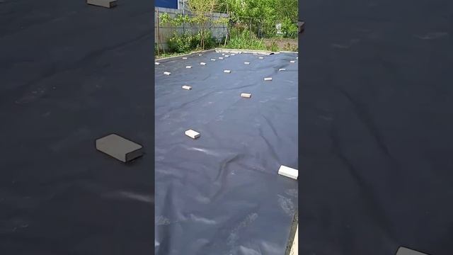 Стелим геотекстиль/Подготовка двора смотреть онлайн