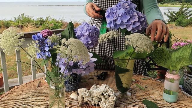 Easy Flower Arrangement with 2 Flowers | Hydrangea Arrangement | Floral Friday | AN ARTIST'S LIFE смотреть онлайн