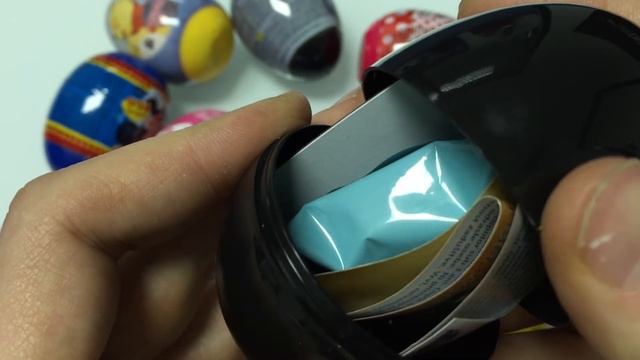 Kinder Surprise Eggs unboxing Peppa Pig Angry Birds and more [30] смотреть онлайн
