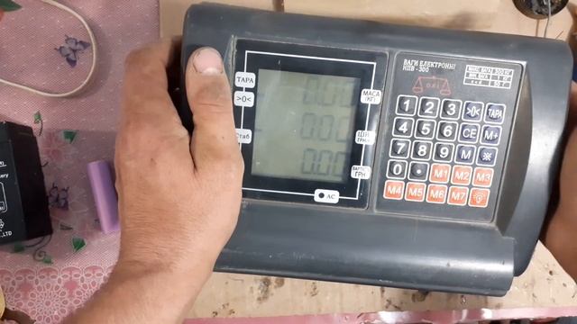 Замена гелевого аккумулятора в торговых весах на литий-ионный смотреть онлайн