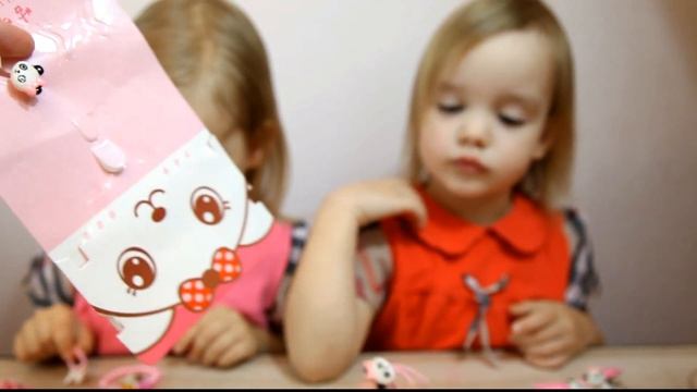 Примеряем украшения для девочек. детская бижутерия. смотреть онлайн
