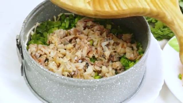 Салат *Королевская МИМОЗА* Новогодний Вариант!? Особенный и Вкусный /без консервы смотреть онлайн